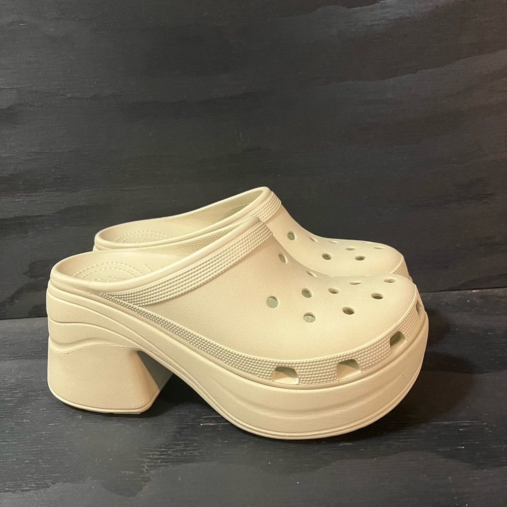 Crocs Siren Women’s Size 12 Men’s 10 Platform Heels Clogs Beige